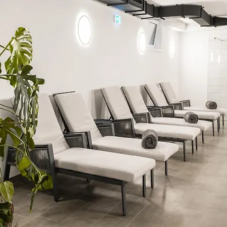 Lovely Spacious For 6 People 아파트 *