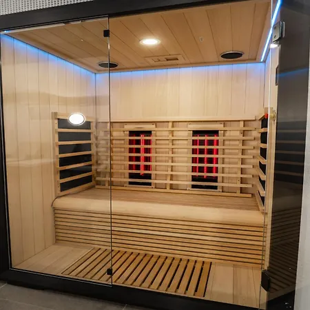 Lovely Spacious For 6 People 아파트 *