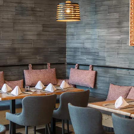 Lovely Spacious For 6 People * 피버브룬