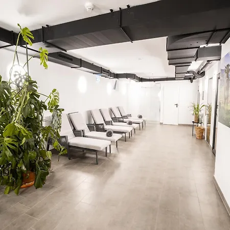 아파트 Lovely Spacious For 6 People